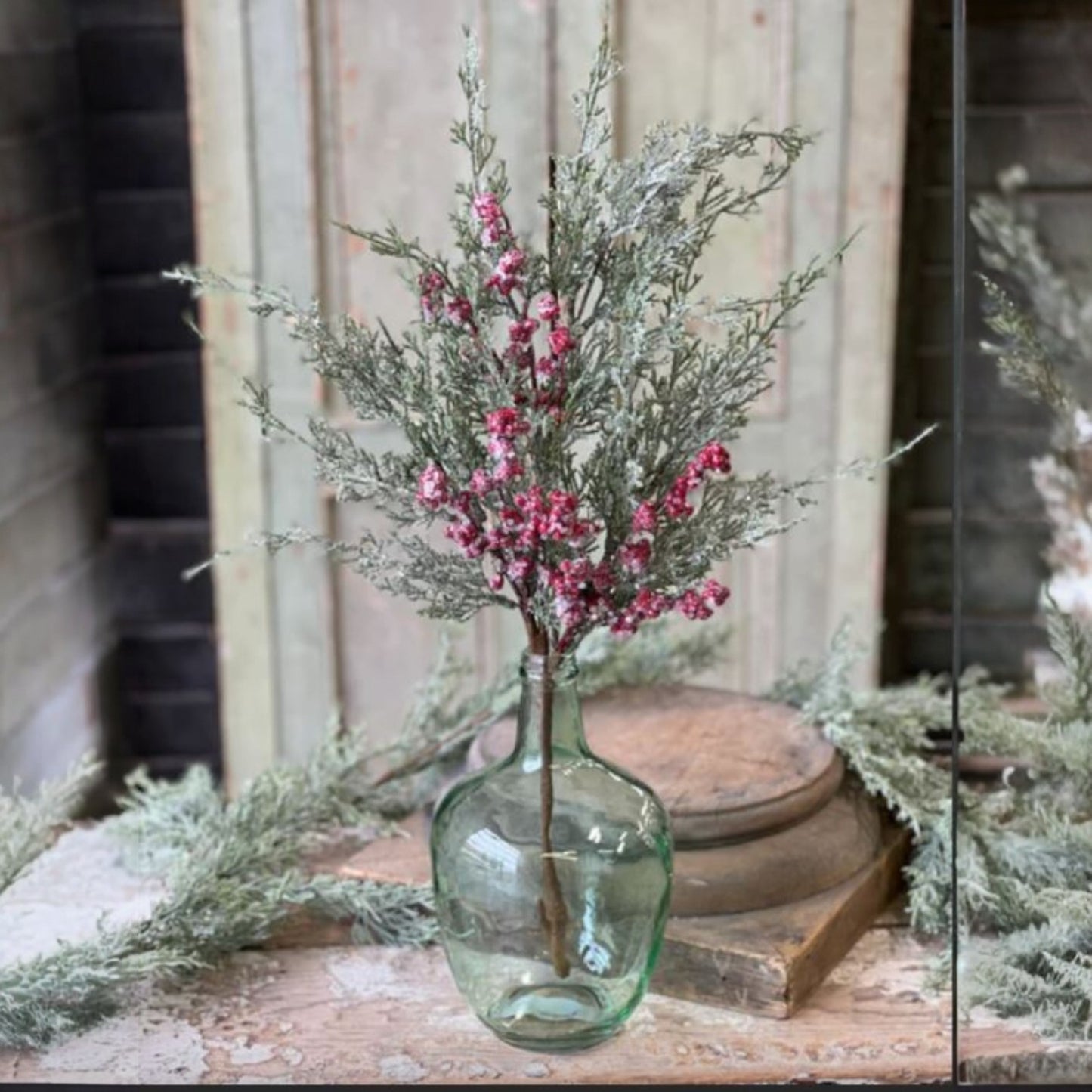 Icy Regent Juniper Spray - 29"