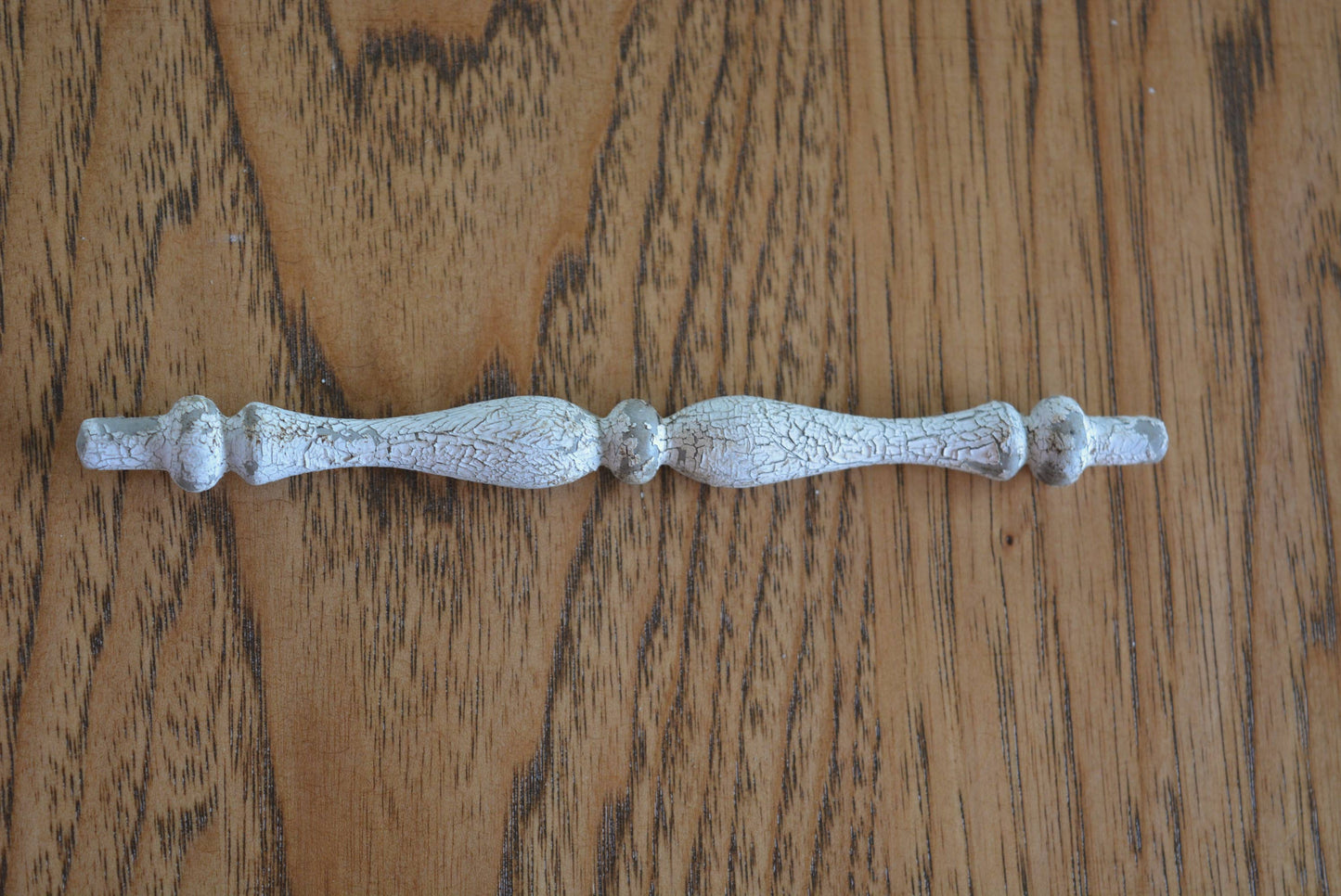 Chippy White Wooden Spindle- Small 6"