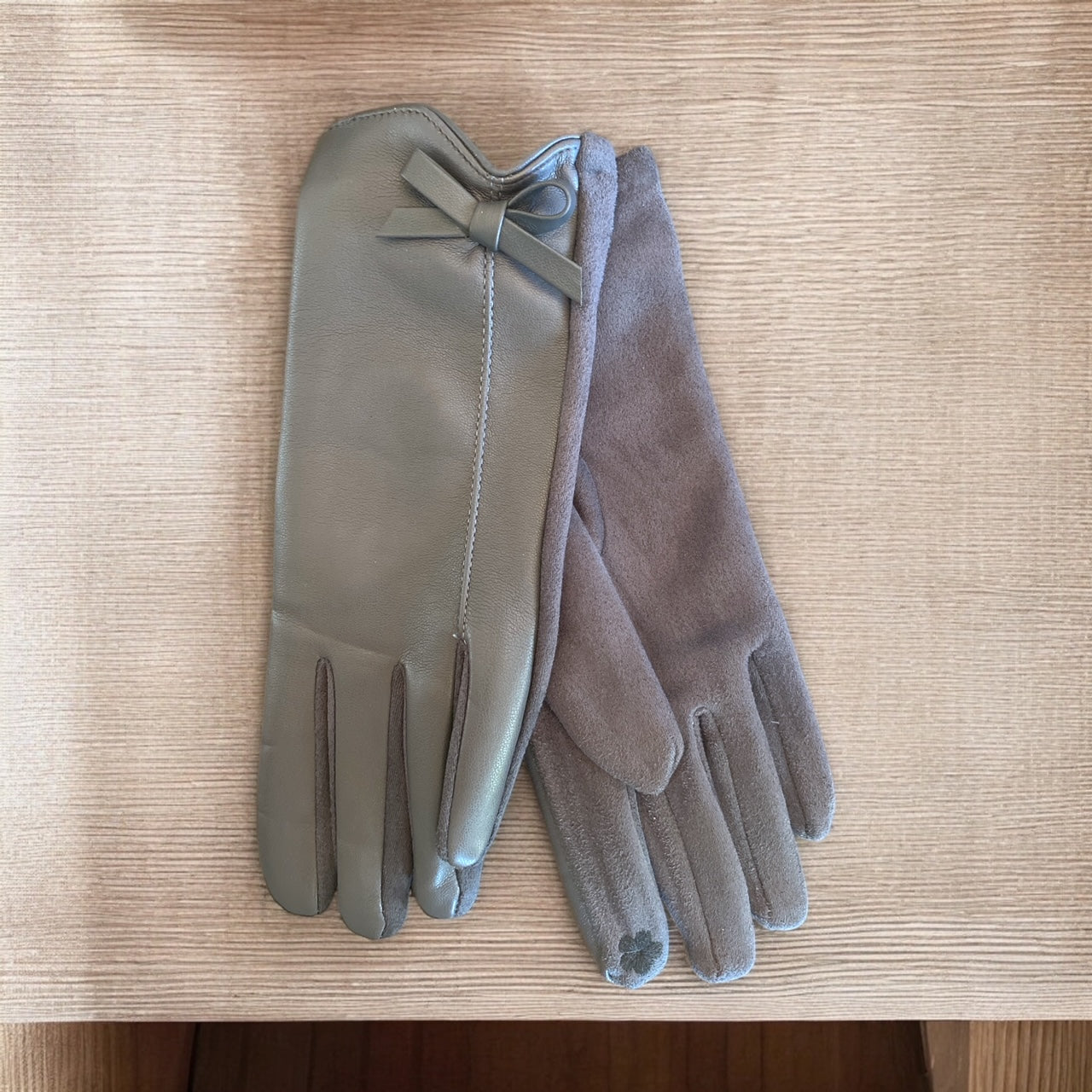 Women's Vegan Leather Bow Trim Gloves