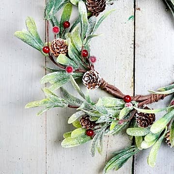 Merry Mistletoe Wreath - 15"