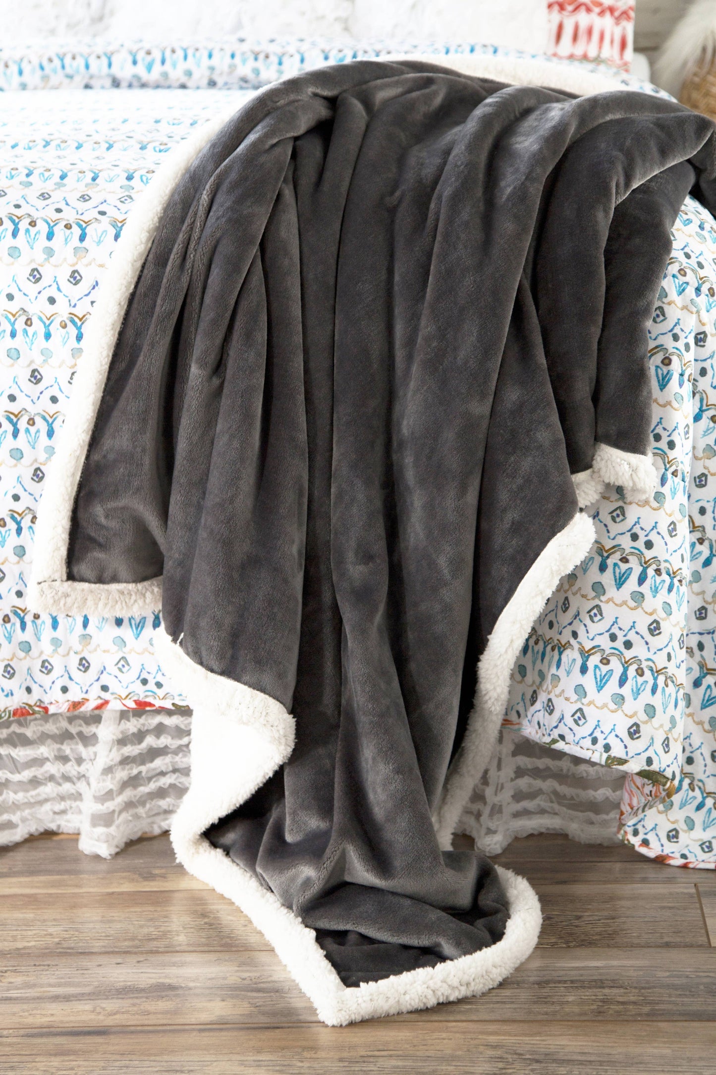 Perfect Grey Sherpa Throw Blanket