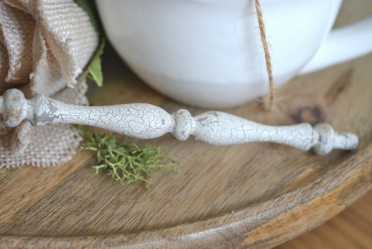 Chippy White Wooden Spindle- Small 6"